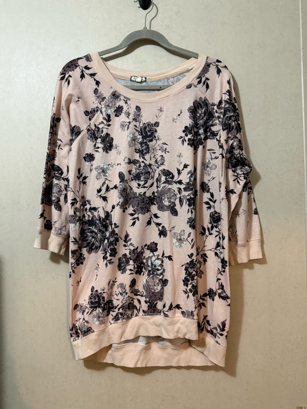 Floral Eyeshadow Sweatshirt – Size XL